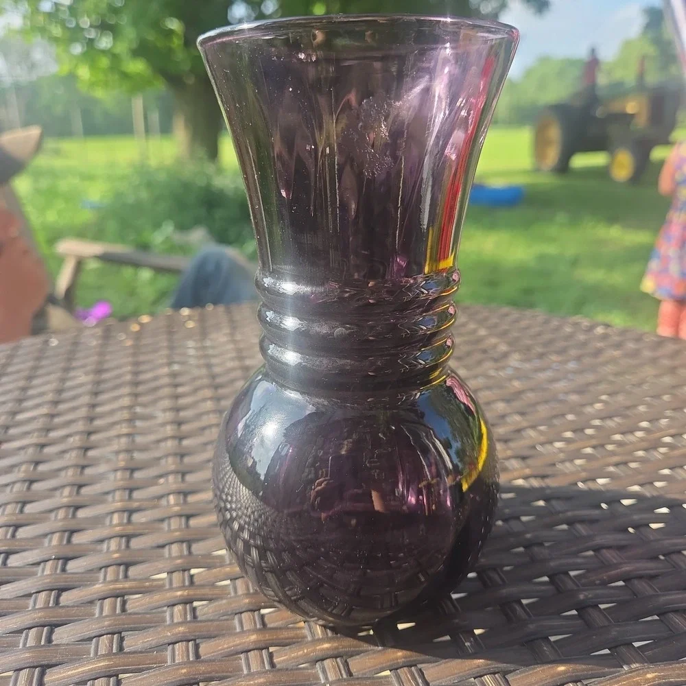 Vintage Indiana Glass Vase Purple Amethyst Plum Swirl W/Center Rings ~6.5